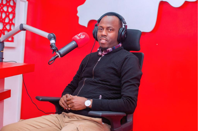 Nyuma yo gufungura radiyo ye, Sam Karenzi agiye kumara iminsi itanu atayumvikanaho