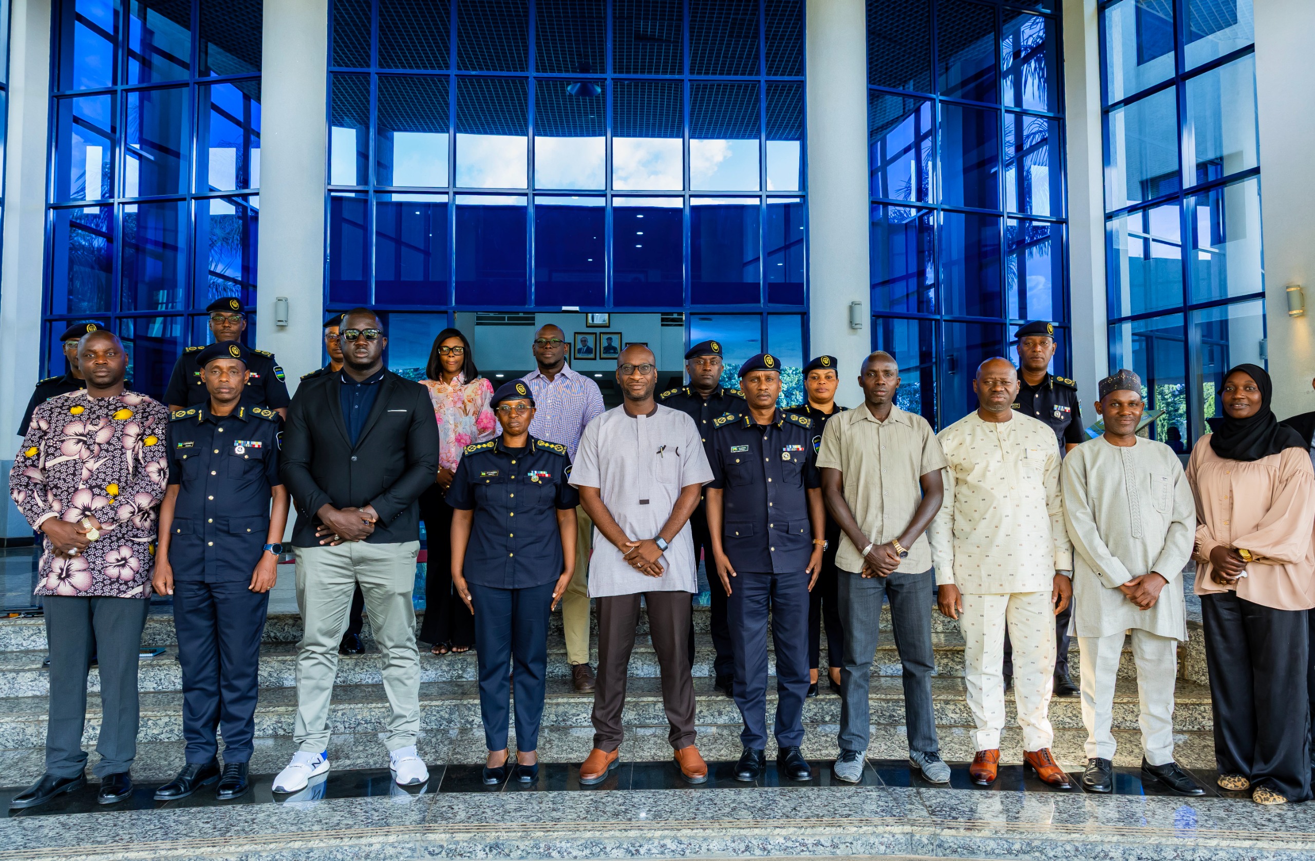 ITSINDA RY’INTUMWA ZITURUTSE MURI GAMBIA ZAJE KWIGIRA KURI POLISI Y’U RWANDA UMUTEKANO WO MU MUHANDA N’IMICUNGIRE Y’UBWIKOREZI